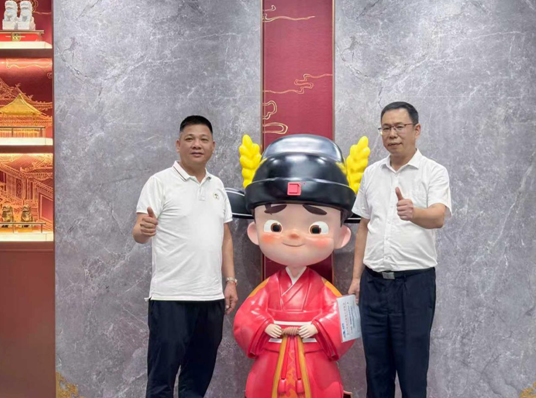 “好房子•好瓷砖”调研组走进金科瓷砖：看状元品牌底色，鉴状元新品实力